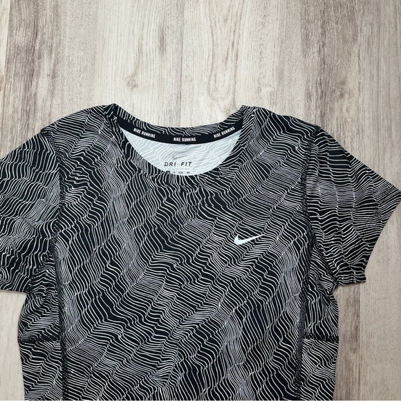 Nike Running Dri-Fit Patterned Fitted T-Shirt Black/White Size XS - Picture 3 of 9